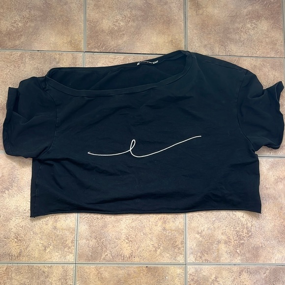 Byegreis cropped off the shoulder tee - Picture 1 of 1